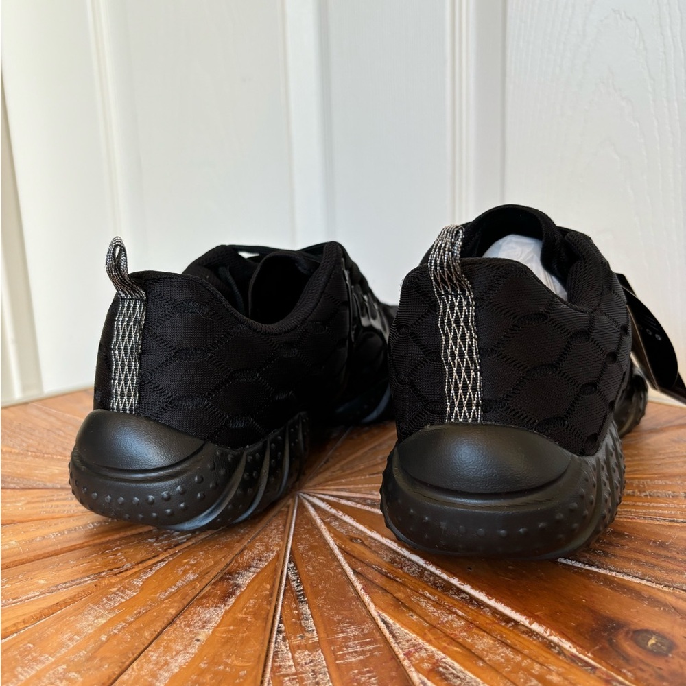 Used Black Lightweight Athletic Men's Shoes in Size 8.5 - Picture 6 of 8